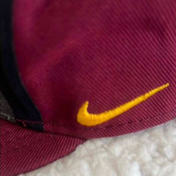 Nike Gray and‎ Red Snapback Hat - Picture 5 of 15